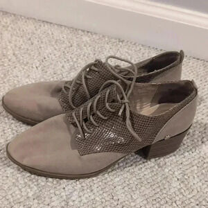 Gloria Vanderbilt Tan Lace Up Boots